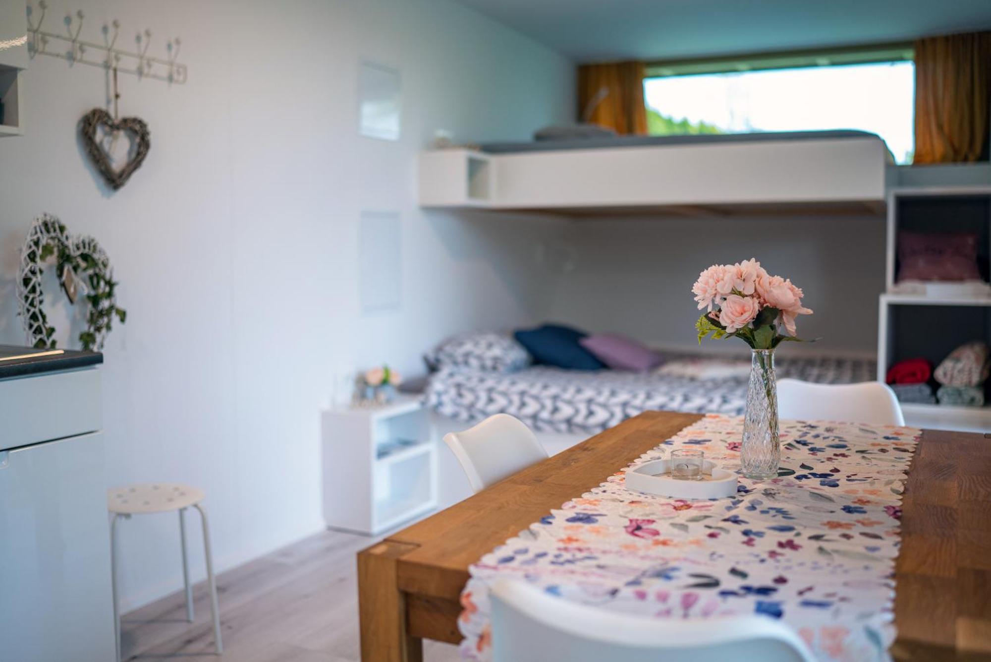 Holiday House Hona Lux Velike Lasce Exterior foto