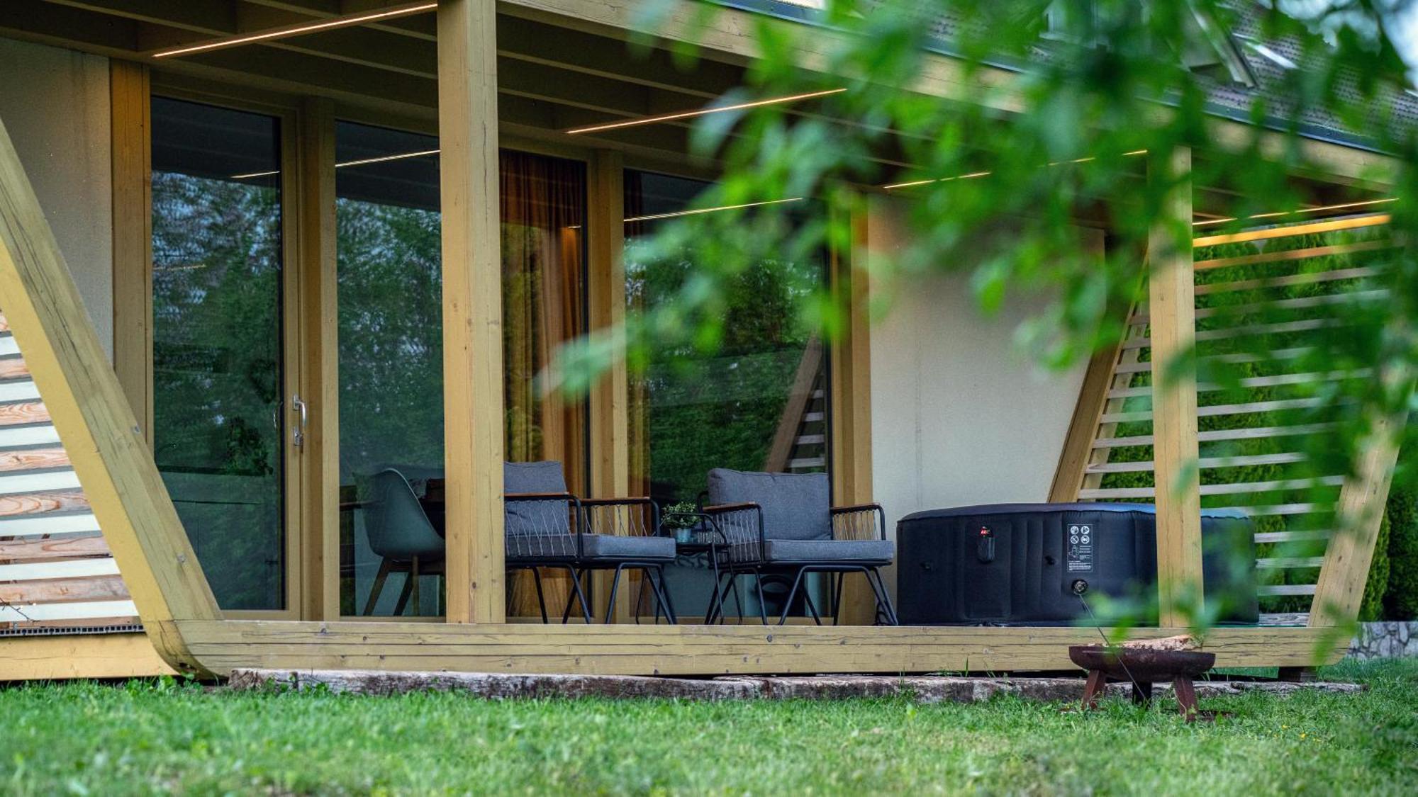 Holiday House Hona Lux Velike Lasce Exterior foto