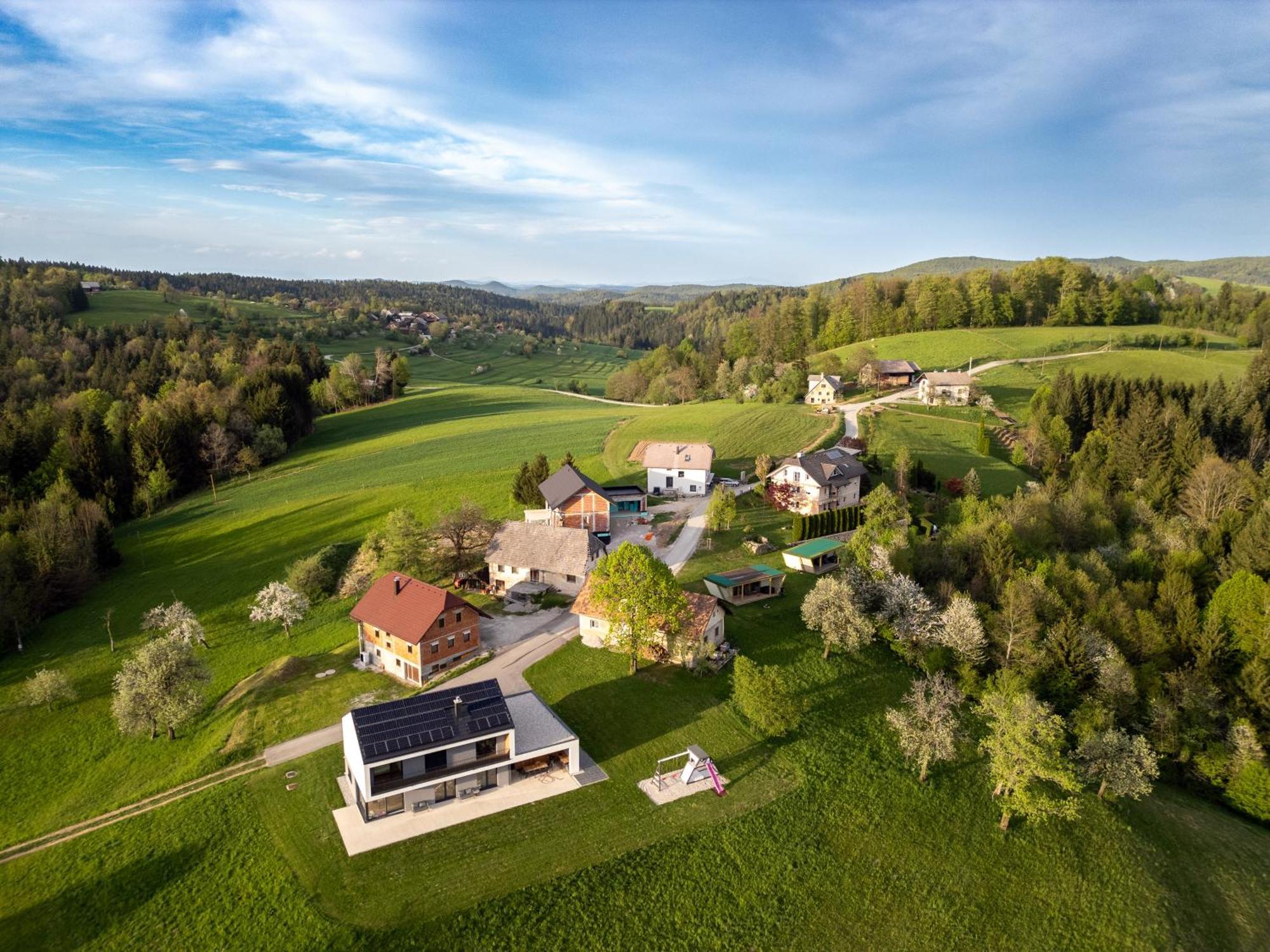 Holiday House Hona Lux Velike Lasce Exterior foto
